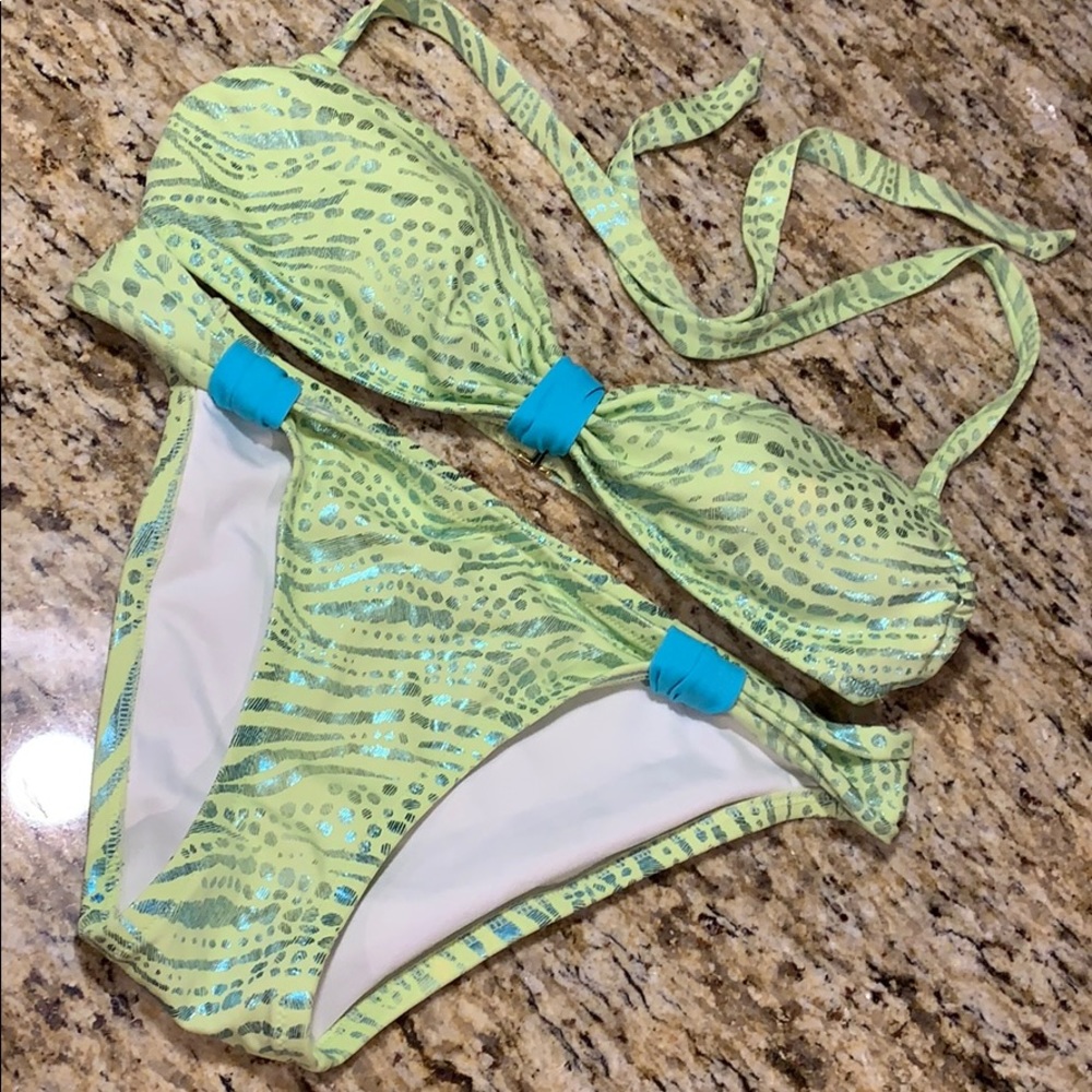 Victoria’s Secret bikini set